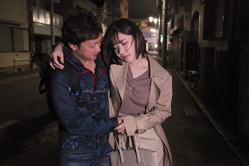 đưa cô đồng nghiệp nhậu say xỉn vì cãi nhau với ông xã về nhà