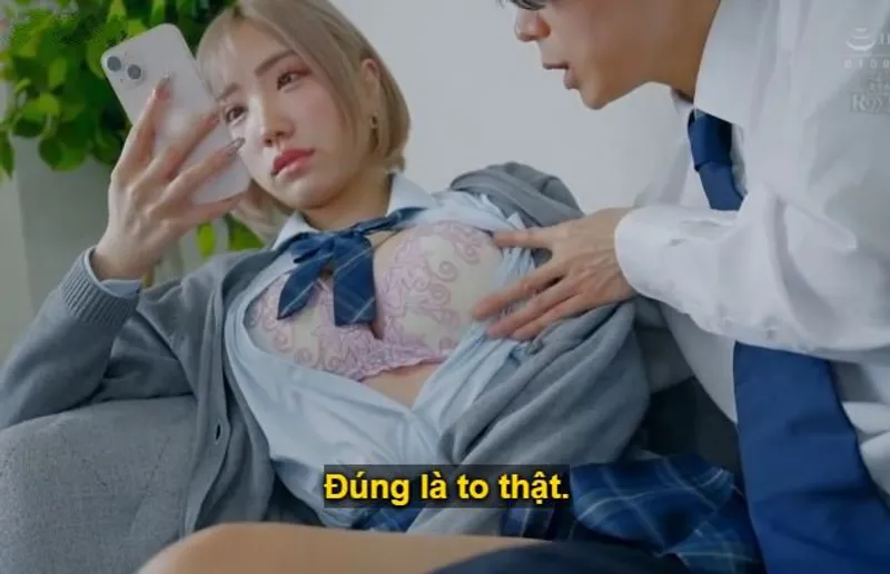 Cô nữ sinh băng giá ấy chỉ ham tiền bạc, anh muốn hành hạ em ra sao cũng được.